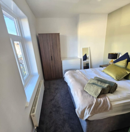 Room 4, West Midlands Home - 3BR w Free Parking and Wifi, Sandwell