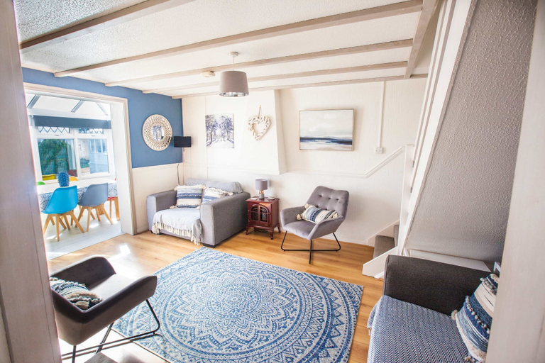 Room 2, Old Tom Cottage - 3 Bedroom House - St Florence, Pembrokeshire