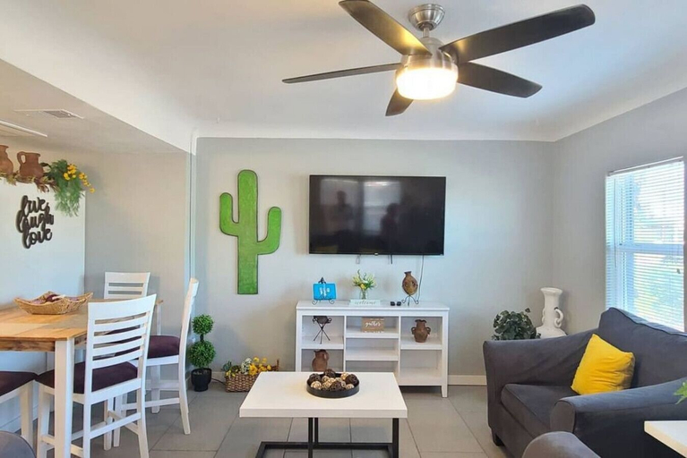 Interior 5, Charming Apt Downtown Phoenix Historic Patio, Maricopa