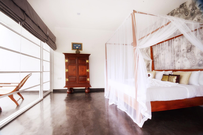Bedroom 2, The Flame Tree Estate & Hotel, Thumpane
