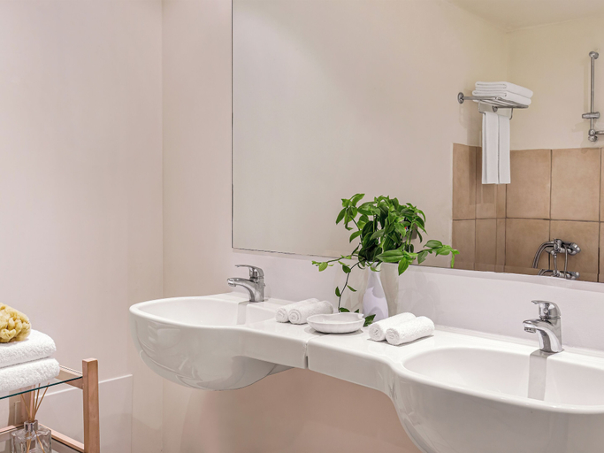 Bathroom 3, Grecotel Plaza Beach House, Crete