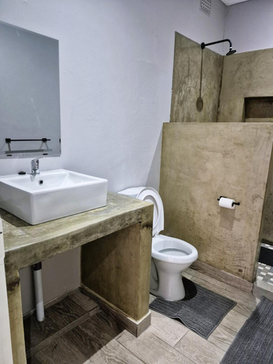 Bathroom 4, Rosscos Lodges, Mopani