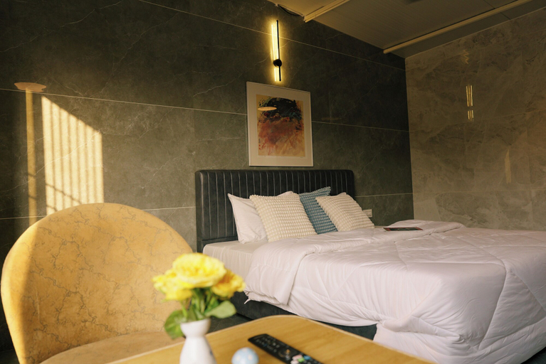 Room 3, SHREE LODGING & BOARDING, Palghar