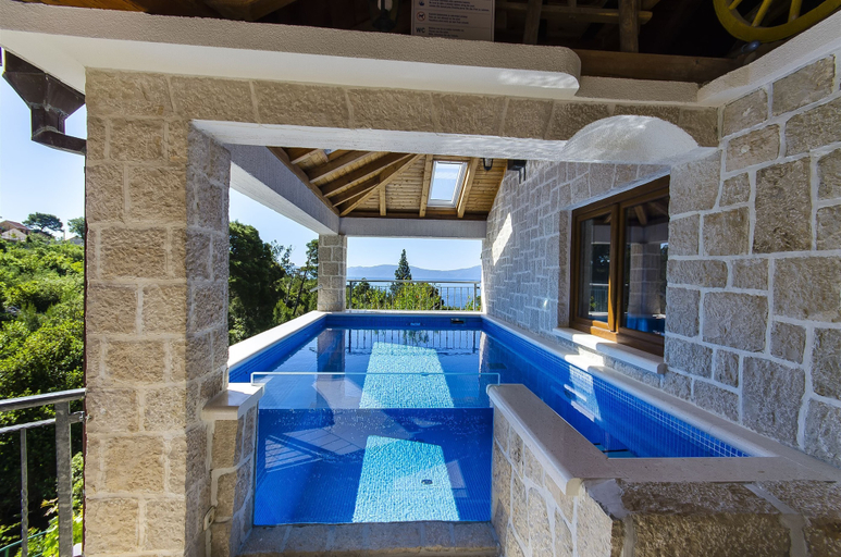 Others 4, Villa Strnj, Podgora