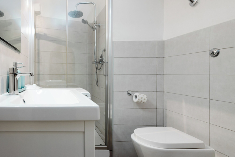 Bathroom 4, Archetto by the Vatican, Rome