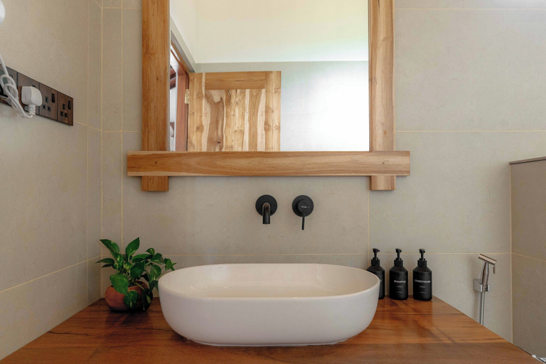 Bathroom 4, Ananthaya Beach, Tangalle
