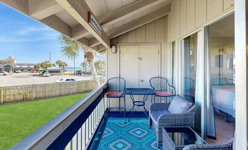 Terrace/patio 3, Chateau La Mer #1D, Walton