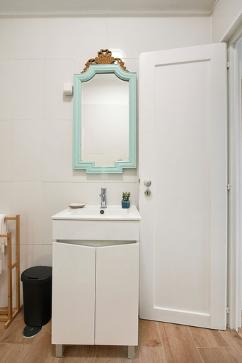 Bathroom 5, Seaview & Sunset Balcony Charm, By Timecooler, Setúbal