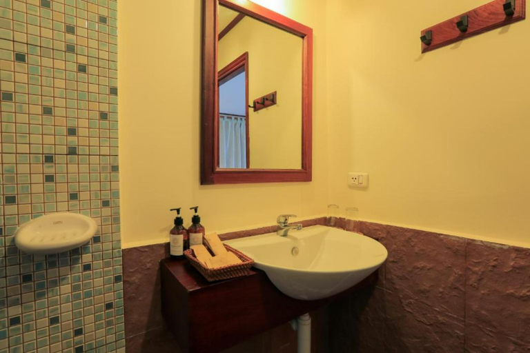 Bathroom 5, Phongsavath Boutique Hotel, Vientiane