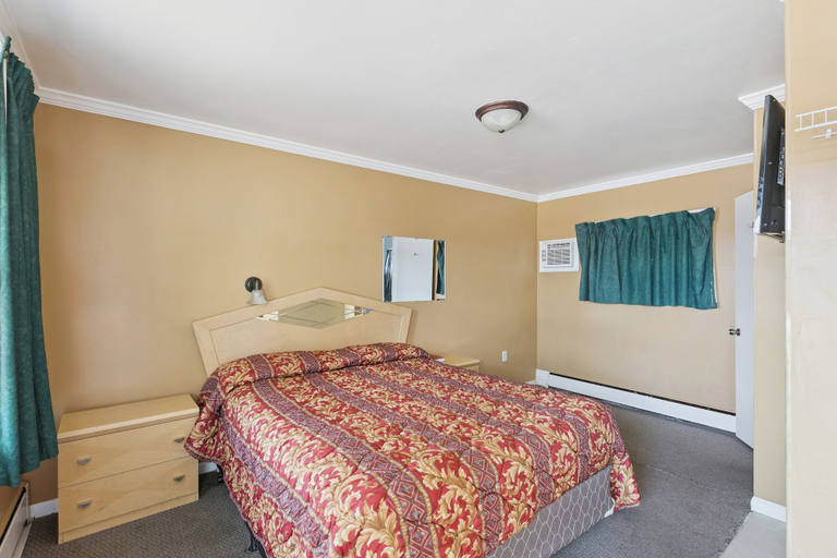 Bedroom 2, Curry’s Motel by OYO Saginaw MI, Saginaw