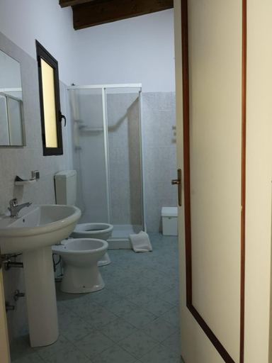 Bathroom 5, Azienda Agrituristica La Fonte, Cosenza