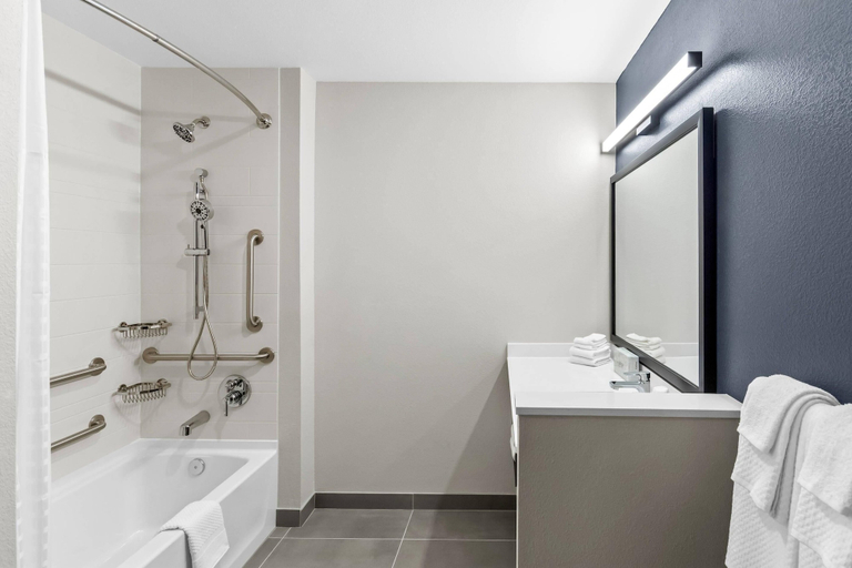 Bathroom 5, Everhome Suites Panama City Beach - 30A, Bay