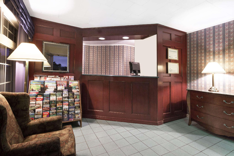 Public Area, Knights Inn Kingston, Frontenac