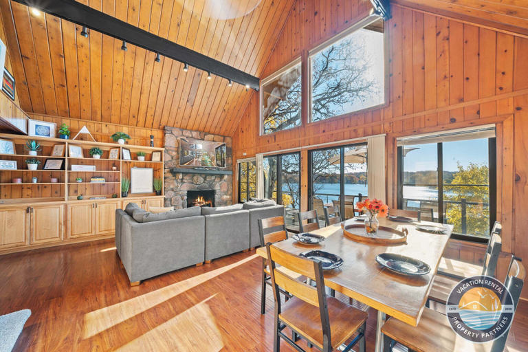 Interior 2, Lakefront Retreat With Dock, BBQ and Lake Access, Kenosha
