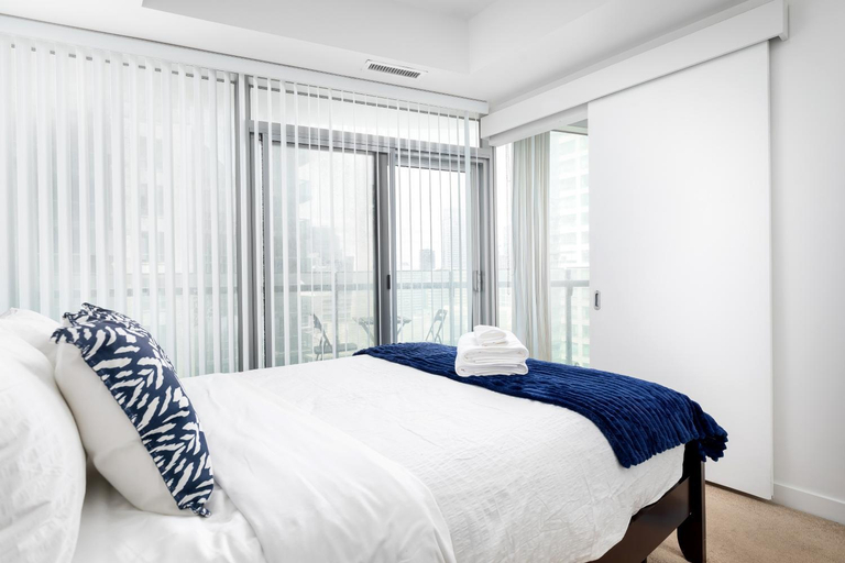 4, Downtown Toronto CN tower Condo, Toronto