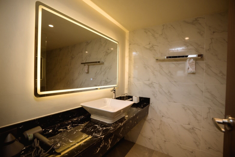 Others 5, The Wang Yaowarat Hotel, Pom Pram Sattru