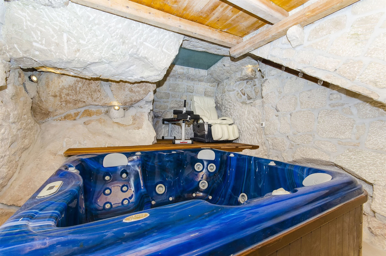 Others 5, Villa Strnj, Podgora