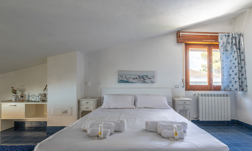 Room 2, Seaside Villa Apartment With Beach Access, Cagliari