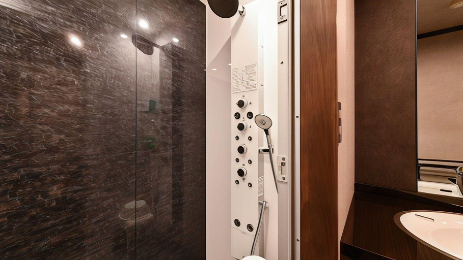 Bathroom, Kanoya Kourakuen, Kaga
