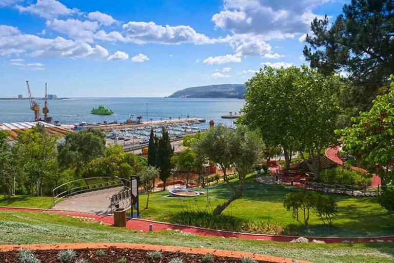 View from room 2, Sunset Bay View Renovated Apt, By Timecooler, Setúbal
