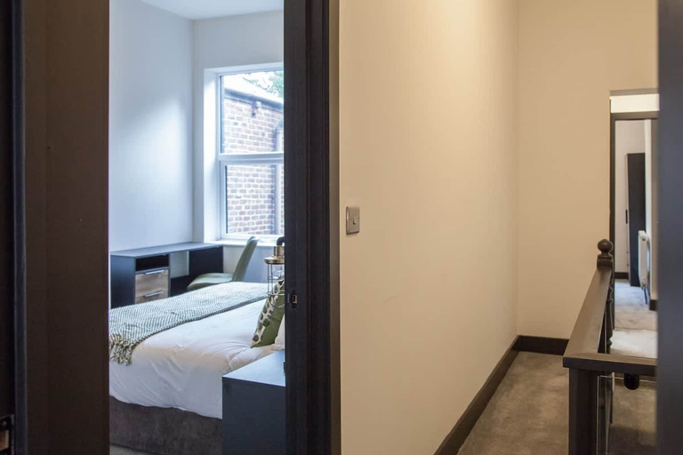 Room 2, Bright Modern Manchester Home Free Parking, Oldham