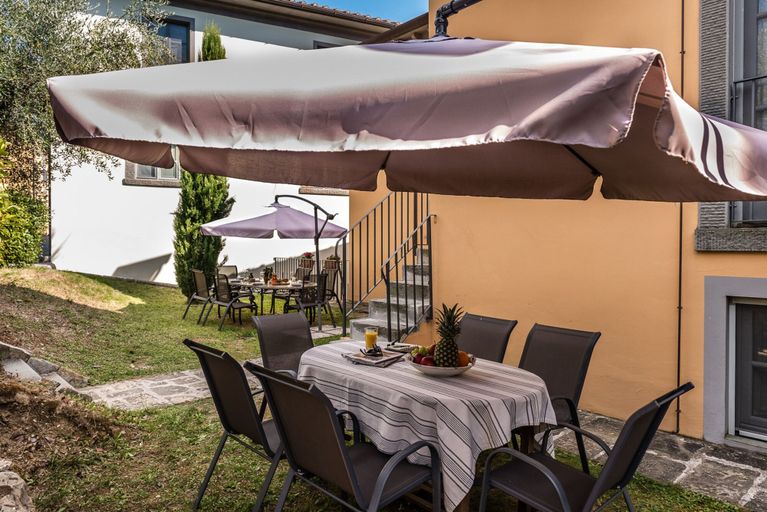Room 3, Deluxe View Apartment in Borgo di Matraia, Lucca