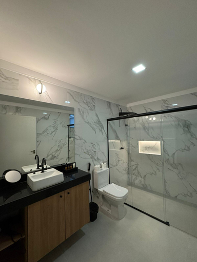 Bathroom 5, Gran Amazon Av. Júlio César, Belém