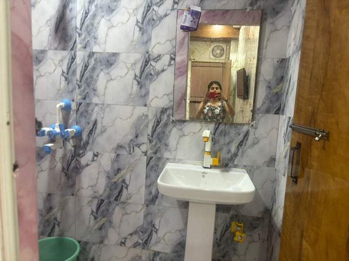 Bathroom 4, Hotel Youvraj Inn, Gautam Buddha Nagar