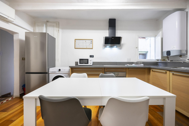 Room 4, Ginori C in Firenze With 3 Bedrooms and 2 Bathrooms, Florence