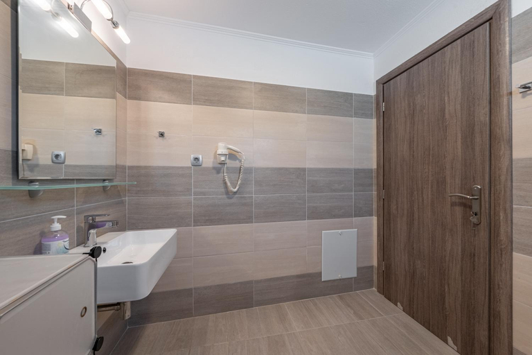 Bathroom 3, Alex bar apartments, Epirus
