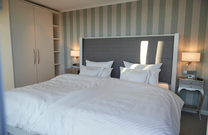 Bedroom 3, Badhotel Sternhagen, Cuxhaven