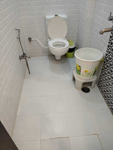 Bathroom 4, Le-Leisure Hotel, Kaushambi
