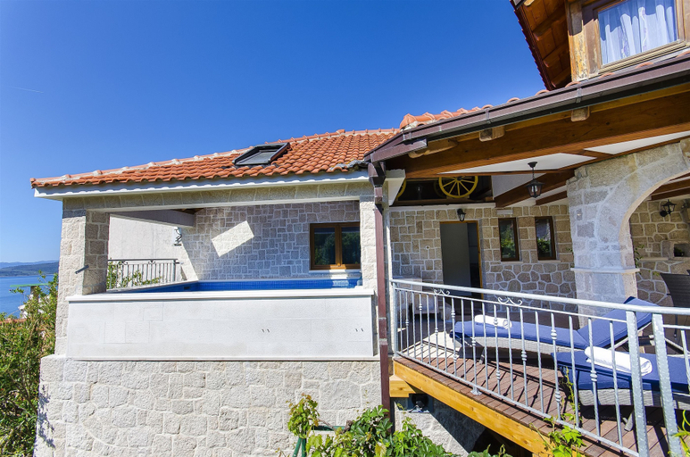 Others 3, Villa Strnj, Podgora
