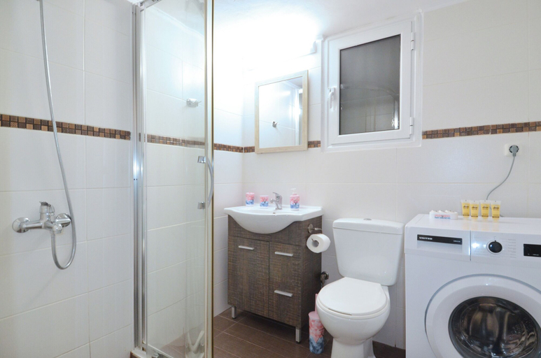 Bathroom, A cozy minimal apartment at Koukaki, Attica