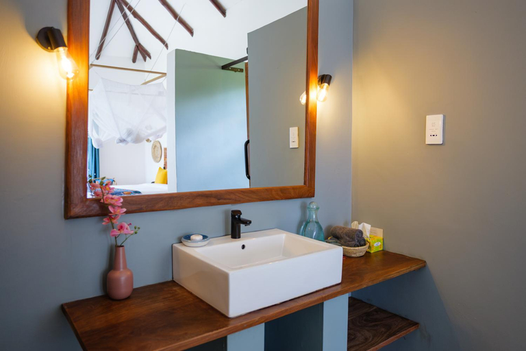 Bathroom 3, Tanzania Safari Lodge, Meru