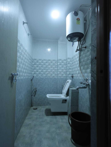 Bathroom 5, Hotel Ganesha, Muzaffarpur