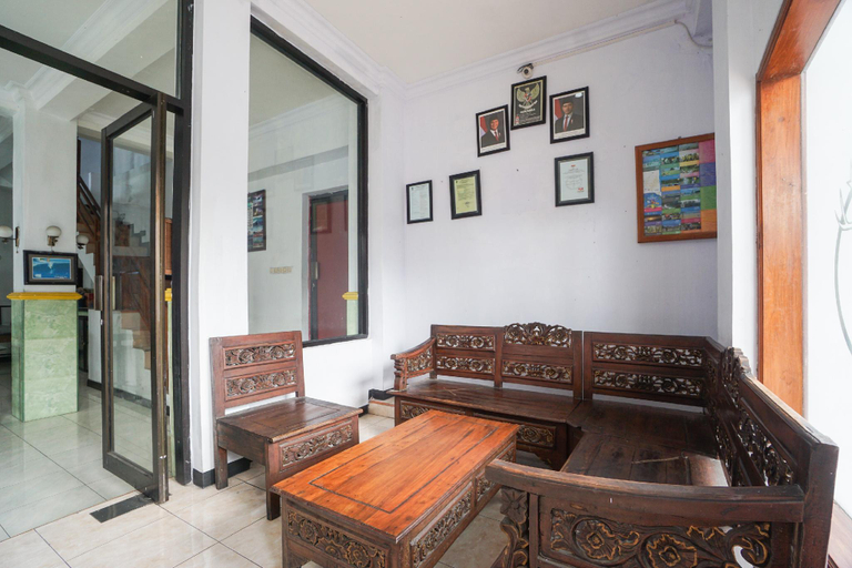 Public Area 3, RedDoorz near Pantai Boom, Banyuwangi