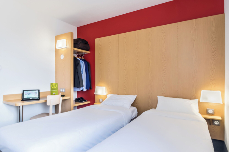 Bedroom 3, B&B Hotel Cannes La Bocca Plage, Alpes-Maritimes