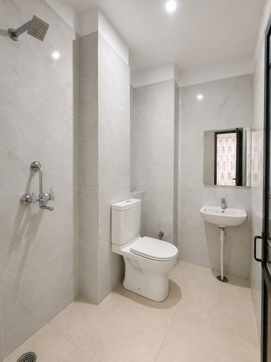 Bathroom 5, Hotel Radha Ratan Inn, Jaipur