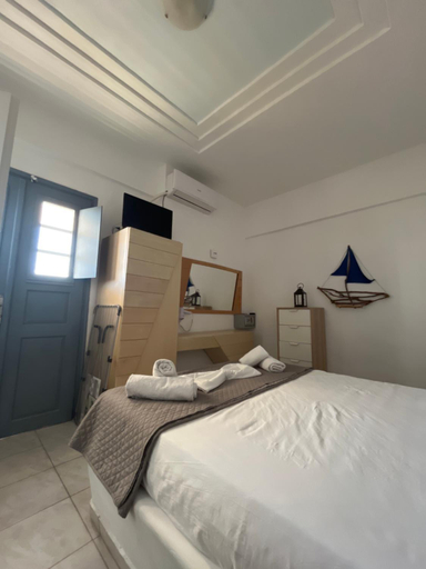 Bedroom 2, Leon Santorini, South Aegean