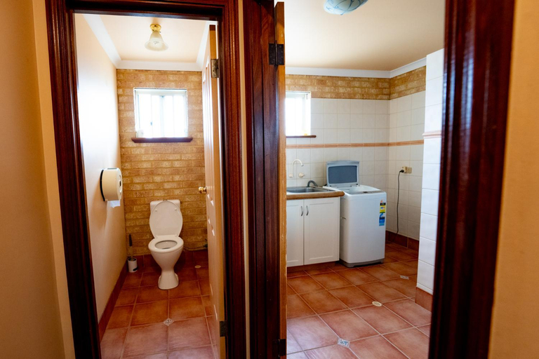 Bathroom 4, Yot Spot Holiday Apartments, Esperance