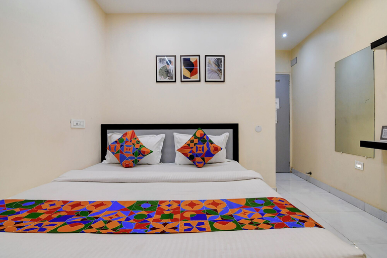 Room 4, FabHotel Airport View - Nr. Kolkata Airport, South 24 Parganas
