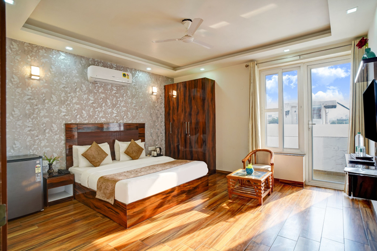 Room 4, Hotel Golden Place 371 Sector 38, Gurgaon