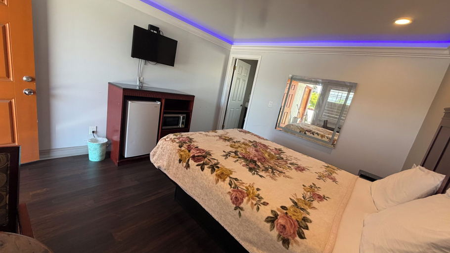 Bedroom 2, Travel Inn, Monterey