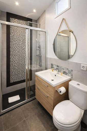 Bathroom, Plaza Mayor City Center Apartment, Madrid