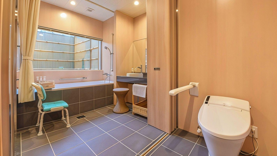 Bathroom 4, Ryokan Fukujyuso, Shima