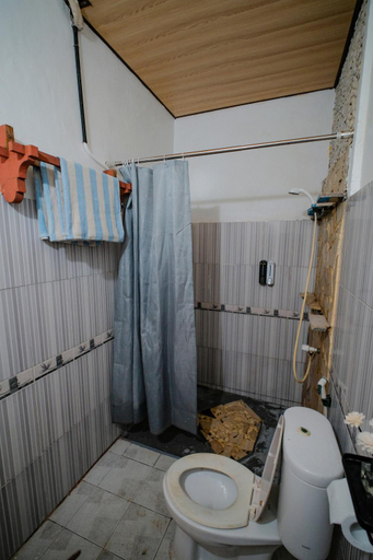 Bathroom 3, Kiayazo ViBES Inn, Lombok