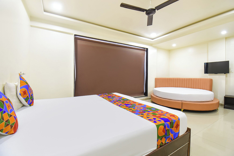 Room 1, Fabhotel Nirvana, Pune