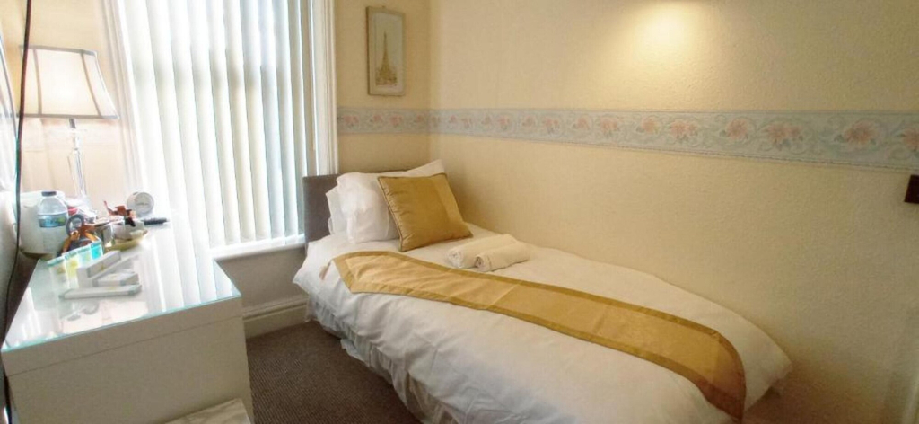 Room 4, Oyo Lily Hotel Blackpool, Blackpool