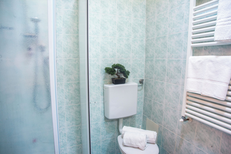 Bathroom 2, La Perla, Walk to Casino & Old Town, Imperia